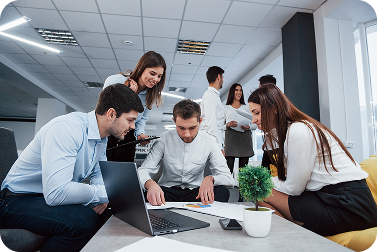 Equipo de profesionales trabajando juntos